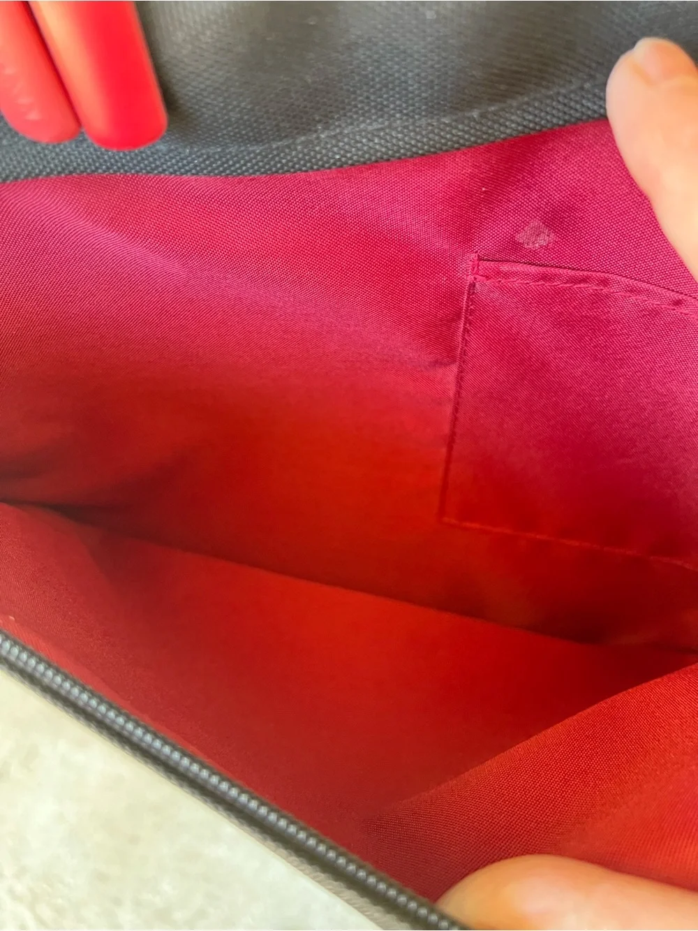 BELKIN 17” MESSENGER LAPTOP BAG STRAPS PREMIUM BLACK/CABERNET RED